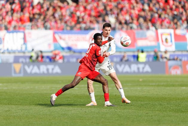 Christian Joe Conteh 10, 1 FC Heidenheim and Anthony Caci 19, 1 FSV Mainz 05 at the match between 1 FC Heidenheim v 1 FSV Mainz 05, Football, Men, Bundesliga, 2025 2026, Matchday 34 on 16 05 2026 in Heidenheim, Voith Arena DFL and DFB regulations prohibit any use of photographs as image sequences and or quasi video Baden Württemberg Germany