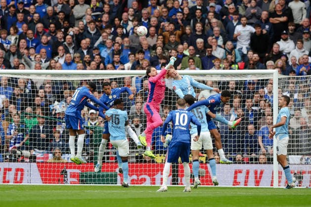 FA Cup Final Chelsea v Manchester City Wembley Stadium 16.05.2026 James Trafford (GK) of Manchester City and Erling Haaland of Manchester City go up to clear a ball FA Cup Final Chelsea v Manchester City Wembley Stadium 16.05.2026 Times Photographer Bradley Ormesher.  Copyright: xBradleyxOrmesherx NINTCHDBPICT001081293787