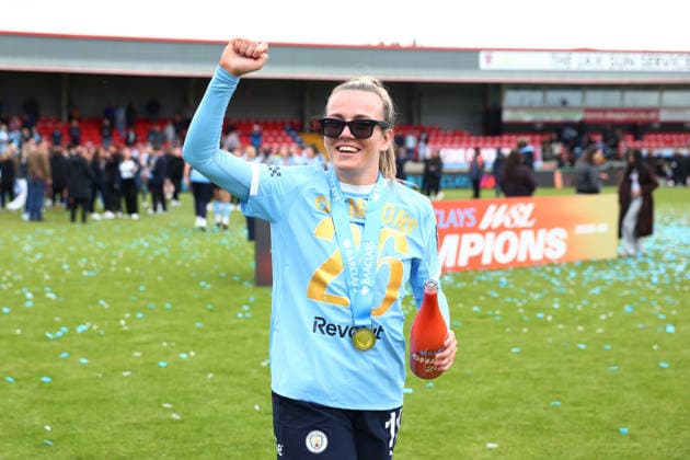 London, , 16th May 2026. Lauren Hemp of Manchester City Women celebrates as her team win the Women™s Super League after the West Ham United Women vs Manchester City Women Barclays Women s Super League match at Chigwell Construction Stadium, London. Picture credit should read: Paul Terry Sportimage EDITORIAL USE ONLY. No use with unauthorised audio, video, data, fixture lists, club league logos or live services. Online in-match use limited to 120 images, no video emulation. No use in betting, games or single club league player publications. SPI_028_PT_West_Ham_W_Man_City_W SPI-4804-0028