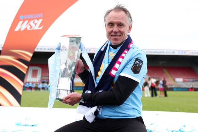 London, , 16th May 2026. Andrà e Jeglertz, manager of Manchester City Women celebrates with the trophy after winning the Women™s Super League after the West Ham United Women vs Manchester City Women Barclays Women s Super League match at Chigwell Construction Stadium, London. Picture credit should read: Paul Terry Sportimage EDITORIAL USE ONLY. No use with unauthorised audio, video, data, fixture lists, club league logos or live services. Online in-match use limited to 120 images, no video emulation. No use in betting, games or single club league player publications. SPI_034_PT_West_Ham_W_Man_City_W SPI-4804-0034