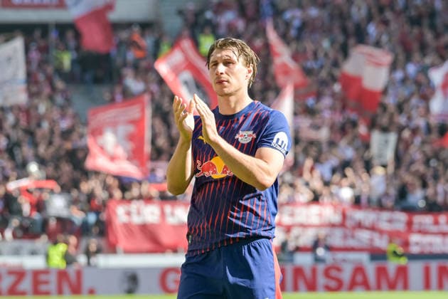 Willi Orban RB Leipzig, 04 in front of the fans GER, SC Freiburg RB Leipzig, Football, Bundesliga, Matchday 34, Season 2025 2026, 16 05 2026 DFL DFB REGULATES PROHIBIT ANY USE OF PHOTOGRAPHS AS IMAGE SEQUENCES AND OR QUASI VIDEO GER, SC Freiburg RB Leipzig, Football, Bundesliga, Matchday 34, Season 2025 2026, 16 05 2026 Freiburg Copyright: xEibner-Pressefoto ThomasxHessx EP_THS
