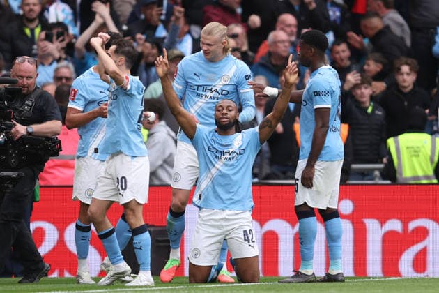 FA-Cup-Finale 2026 16. Mai 2026, Wembley Emirates FA-Cup-Finale Chelsea gegen Manchester City Antoine Semenyo von Manchester City feiert auf den Knien, nachdem er den Führungstreffer erzielt hat Foto Charlotte Wilson Offside London UK  Copyright: xCharlottexWilsonx xOffsidexOffside