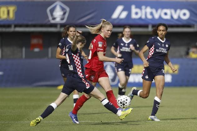 ROTTERDAM - (lr) Laura Strik of PSV, Lynn Groenewegen of FC Twente during the KNVB Cup Women s Final match between FC Twente (women) and PSV (women) at Sparta Stadion Het Kasteel on 16 May 2026 in Rotterdam, the Netherlands. BAS CZERWINSKI ANP Women s Eurojackpot KNVB Beker - Final 2025-2026 xVIxANPxSportx xxANPxIVx 558459362 originalFilename: 558459362.jpg
