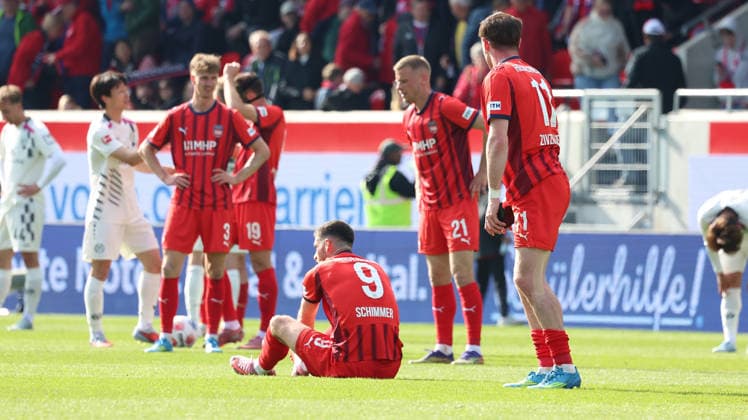 16 05 2026, xrekx, Fussball 1 Bundesliga, 1 FC Heidenheim FSV Mainz 05 v l Spielende Stefan Schimmer 1 FC Heidenheim 1846 enttaeuscht, enttäuscht, schaut enttaeuscht, niedergeschlagen, disappointed DFL DFB REGULATIONS PROHIBIT ANY USE OF PHOTOGRAPHS as IMAGE SEQUENCES and or QUASI VIDEO Heidenheim