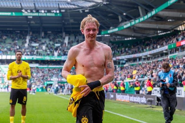 16 05 2026, Matchday 34 in Bundesliga 1, SV Werder Bremen Borussia Dortmund Julian Brandt Borussia Dortmund gives away his jersey Bremen Weserstadion Bremen Germany xRHR PHOTO ENx Copyright: DennisxEwert RHR-FOTOx RHR-FOTO DE