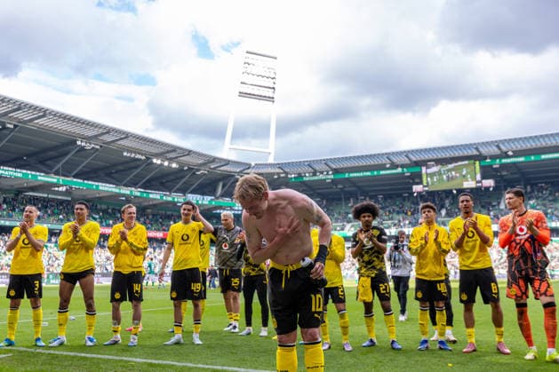 16 05 2026, Matchday 34 in Bundesliga 1, SV Werder Bremen Borussia Dortmund Julian Brandt Borussia Dortmund thanks and says goodbye to the fans Bremen Weserstadion Bremen Germany xRHR PHOTO DEx Copyright: DennisxEwert RHR-FOTOx RHR-FOTO DE