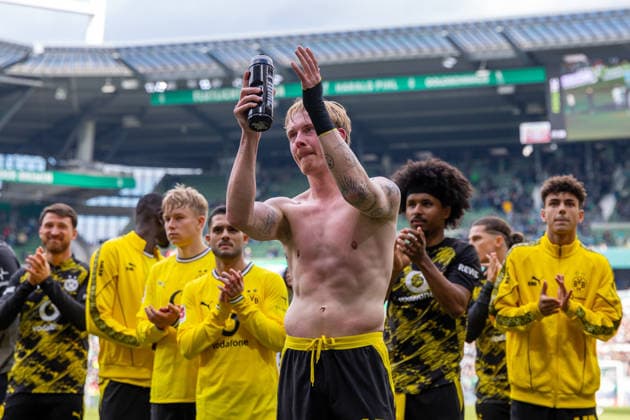 16 05 2026, Matchday 34 in Bundesliga 1, SV Werder Bremen Borussia Dortmund Julian Brandt Borussia Dortmund thanks and says goodbye to the fans Bremen Weserstadion Bremen Germany xRHR PHOTO DEx Copyright: DennisxEwert RHR-FOTOx RHR-FOTO DE