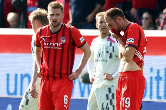 16 05 2026, xrekx, Fußball 1 Bundesliga, 1 FC Heidenheim FSV Mainz 05 v l Spielende Jonas Föhrenbach 1 FC Heidenheim 1846 enttaeuscht, enttäuscht, schaut enttaeuscht, niedergeschlagen, disappointed DFL DFB REGULATIONS PROHIBIT ANY USE OF PHOTOGRAPHS as IMAGE SEQUENCES and or QUASI VIDEO Heidenheim