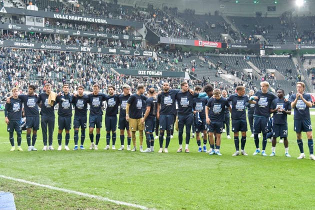 Final cheer Final cheer Emotion Joy of the Hoffenheim team in front of the fan curve the fans the fan block 16 05 2026 ¢ Football ¢ Borussia Moenchengladbach vs TSG Hoffenheim, Borussia Park, Moenchengladbach, DFB DFL REGULATIONS PROHIBIT ANY USE OF PHOTOGRAPHS AS IMAGE SEQUENCES AND OR QUASI VIDEO Copyright: xpepphotox xHorstxMauelshagenx pep00321, pep_20260516_hm_359115