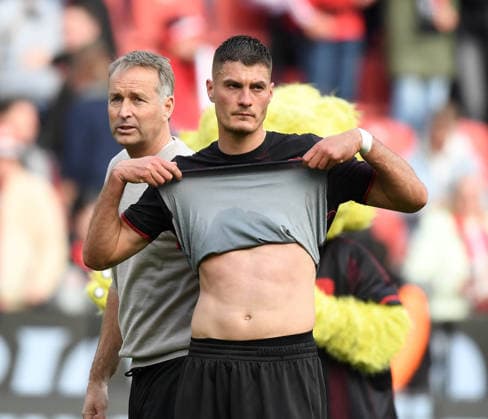 16 05 2026, xophax, Soccer 1 Bundesliga, Bayer 04 Leverkusen Hamburger SV Coach Kasper Hjulmand and Patrick Schick both Bayer 04 after missing the qualification for the Champions League DFL DFB REGULATIONS PROHIBIT ANY USE OF PHOTOGRAPHS as IMAGE SEQUENCES and or QUASI VIDEO Leverkusen