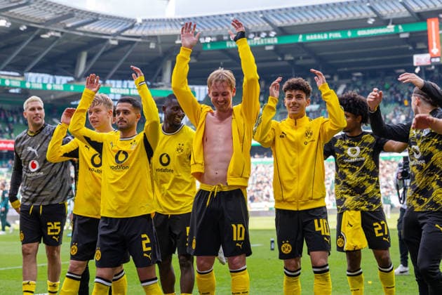 16 05 2026, Matchday 34 in Bundesliga 1, SV Werder Bremen Borussia Dortmund Julian Brandt Borussia Dortmund thanks and says goodbye to the fans Bremen Weserstadion Bremen Germany xRHR PHOTO DEx Copyright: DennisxEwert RHR-FOTOx RHR-FOTO DE