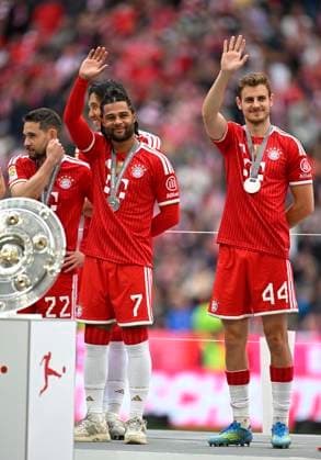 16 05 2026, Soccer Bundesliga 2025 2026, 34 Matchday, FC Bayern Munich 1 FC Cologne, in the Allianz Arena Munich, f l Raphael Guerreiro FC Bayern Munich , Serge Gnabry FC Bayern Munich , Hiroki Ito FC Bayern Munich and Josip Stanisic Bayern Munich with the championship trophy, DFL and DFB regulations prohibit any use of photographs as image sequences and or quasi video