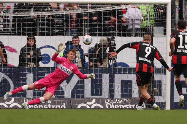 2026 05 16 xjfx Soccer 1 Bundesliga 34 Matchday Eintracht Frankfurt VFB Stuttgart v l , goalkeeper Alexander Nuebel VFB Stuttgart , Jonathan Burkardt Eintracht Frankfurt scores the goal to 1 2 DFL DFB REGULATIONS PROHIBIT ANY USE OF PHOTOGRAPHS as IMAGE SEQUENCES and or QUASI VIDEO Copyright: JoaquimxFerreira