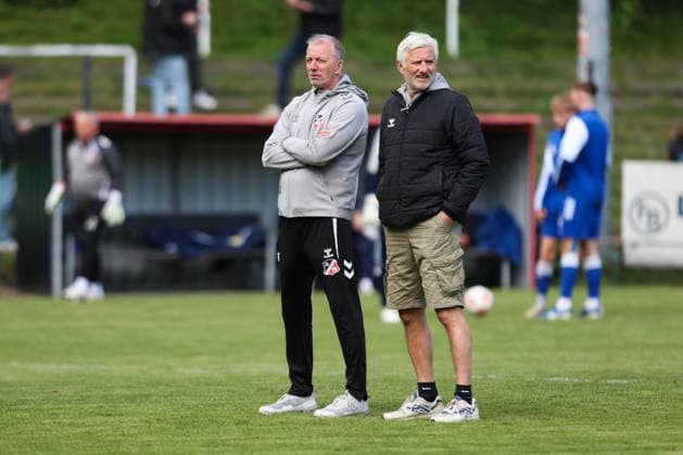 16 05 2026, Football, Men, Regionalliga Nord, Matchday 34, Altona 93 BSV Kickers Emden Coach Andre Trulsen left Altona 93 and Sporting Director Andreas Bergmann Altona 93