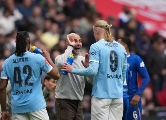 Chelsea v Manchester City FA Cup Final, Football, Wembley Stadium, London, UK - 16 May 2026 Pep Guardiola manager of Manchester City gives instructions to Erling Haaland of Manchester City during a break in play. London Wembley Stadium London UK, UK NEWSPAPERS OUT Copyright: xSeanxRyanx