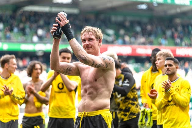Deutschland: Bundesliga 2025 2026 34. Spieltag, SV Werder Bremen vs. Borussia Dortmund Samstag, 16.05.2026 Weserstadion, Bremen Julian Brandt (Borussia Dortmund, 10) emotionaler Abschied vor den Fans *** Germany Bundesliga 2025 2026 Matchday 34, SV Werder Bremen vs Borussia Dortmund Saturday, 16 05 2026 Weserstadion, Bremen Julian Brandt Borussia Dortmund, 10 emotional farewell in front of the fans Copyright: xCelinaxLeiersx