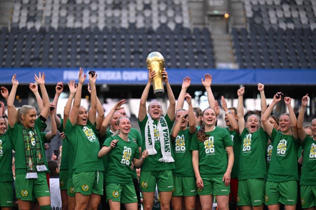 260516 Hammarby players cheer after the final of the Swedish Cup between Hammarby and Häcken on May 16, 2026 in Stockholm  Copyright: EMMAxWALLSKOG BB260516EW094