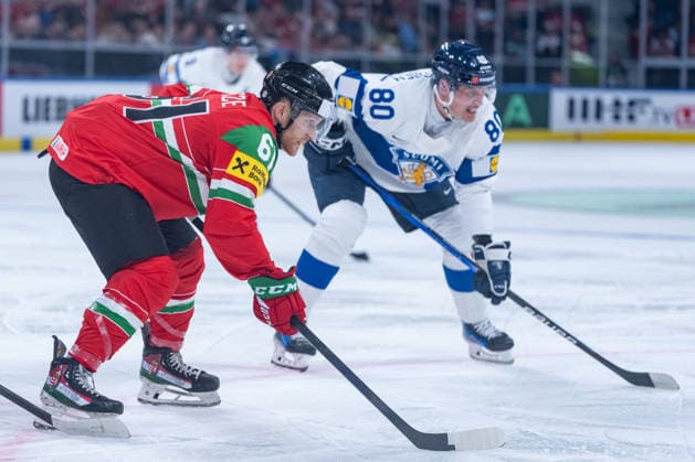 ZURICH, SWITZERLAND - MAY 16: Peter Vincze (Hungary, 61) and Saku Maeenalanen (Finland, 80) waiting for the push to be thrown during the Preliminary Round - Group A Match 7 between Hungary and Finland at the IIHF Ice hockey, Eishockey World Championship, WM, Weltmeisterschaft 2026, Swiss Life Arena on May 16, 2026 in Zurich, Switzerland. Zurich Switzerland Copyright: xTimoxSteinx