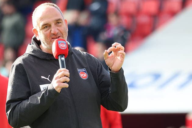 16 05 2026, xrekx, Fussball 1 Bundesliga, 1 FC Heidenheim FSV Mainz 05 v l Frank Schmidt Trainer 1 FC Heidenheim 1846 Ansprache an die Fans bedankt bedanken sich bei den Fans, the player thanks the fans for their support DFL DFB REGULATIONS PROHIBIT ANY USE OF PHOTOGRAPHS as IMAGE SEQUENCES and or QUASI VIDEO Heidenheim