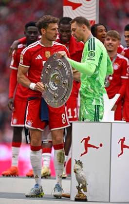 16 05 2026, Soccer Bundesliga 2025 2026, 34 Matchday, FC Bayern Munich 1 FC Cologne, in the Allianz Arena Munich, Leon Goretzka FC Bayern Munich is the first to hold up the trophy, goalkeeper Manuel Neuer FC Bayern Munich DFL and DFB regulations prohibit any use of photographs as image sequences and or quasi video
