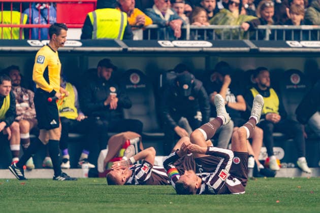 Louis Oppie FC St Pauli, 23 and Hauke Wahl FC St Pauli, 05 disappointed disappointment after defeat, GER, FC St Pauli vs VfL Wolfsburg, Football, Bundesliga, Matchday 34, Season 2025 2026, 16 05 2026 DFL REGULATES PROHIBIT ANY USE OF PHOTOGRAPHS AS IMAGE SEQUENCES AND OR QUASI VIDEO GER, FC St Pauli vs VfL Wolfsburg, Football, Bundesliga, Matchday 34, Season 2025 2026, 16 05 2026 Hamburg Copyright: xEibner-Pressefoto MaxxVincenx EP_MVN