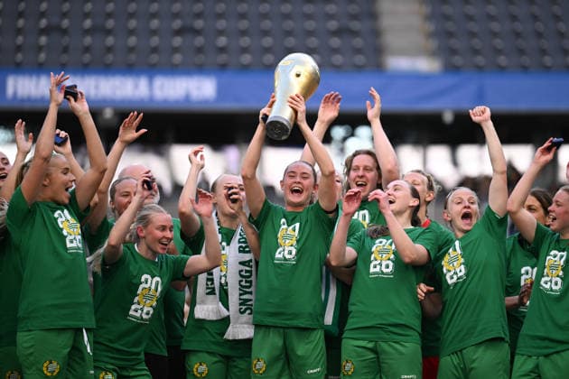 260516 Hammarbys Svea Rehnberg jublar med pokalen efter finalen i Svenska Cupen mellan Hammarby och Häcken den 16 maj 2026 i Stockholm. *** 260516 Hammarbys Svea Rehnberg celebrates with the trophy after the final of the Swedish Cup between Hammarby and Häcken on May 16, 2026 in Stockholm  Copyright: EMMAxWALLSKOG BB260516EW097