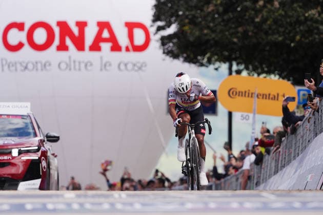 Winner of the Stage Ecuador™s Manuel Jhonatan Narvaez of UAE Team Emirates XRG during Stage 8 of the Giro d™Italia, from Chieti to Fermo, Italy, Saturday, May 16, 2026.  Copyright: xMassimoxPaolone LaPressex