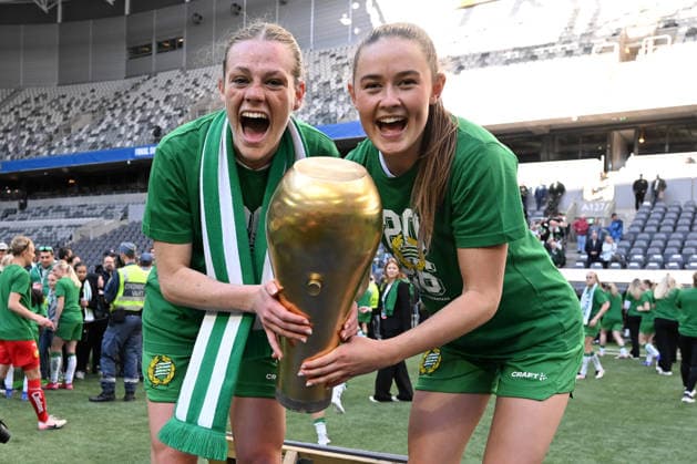 260516 Hammarbys Sofia Reidy and Svea Rehnberg celebrate with the trophy after the final of the Swedish Cup between Hammarby and Häcken on May 16, 2026 in Stockholm  Copyright: EMMAxWALLSKOG BB260516EW102
