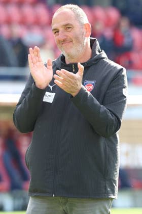 16 05 2026, xrekx, Fussball 1 Bundesliga, 1 FC Heidenheim FSV Mainz 05 v l Frank Schmidt coach 1 FC Heidenheim 1846 thanks the fans, the player thanks the fans for their support DFL DFB REGULATIONS PROHIBIT ANY USE OF PHOTOGRAPHS as IMAGE SEQUENCES and or QUASI VIDEO Heidenheim