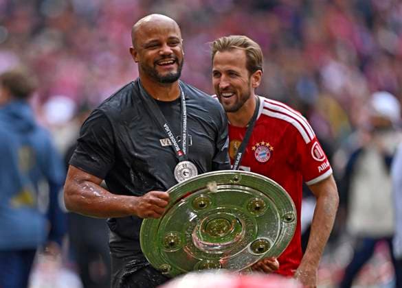16.05.2026, Fussball Bundesliga 2025 2026, 34.Spieltag, FC Bayern München - 1.FC Köln, in der Allianz-Arena München, v.l. Trainer Vincent Kompany (FC Bayern München) und Harry Kane (FC Bayern München) feiern mit Meisterschale ***DFL and DFB regulations prohibit any use of photographs as image sequences and or quasi-video.*** *** 16 05 2026, Soccer Bundesliga 2025 2026, 34 Matchday, FC Bayern Munich 1 FC Cologne, in the Allianz Arena Munich, f l Coach Vincent Kompany FC Bayern Munich and Harry Kane FC Bayern Munich celebrate with championship trophy DFL and DFB regulations prohibit any use of photographs as image sequences and or quasi video