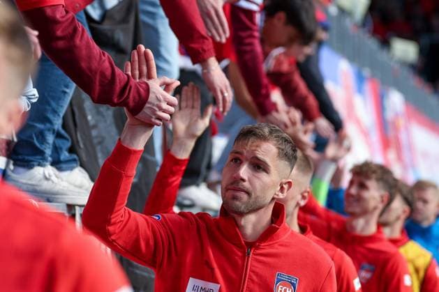 Marvin Pieringer 18 1FC Heidenheim 1846 after the match with the fans, 1 FC Heidenheim vs 1 FSV Mainz 05, Football, Men, Bundesliga, DFL, Season 2025 2026, 34 Matchday, Second round, 16 05 2026 DFB regulations prohibit any use of photographs as image sequences and or quasi video Heidenheim Baden Wuerttemberg Germany Copyright: xkolbert-press MartinxAgüerax