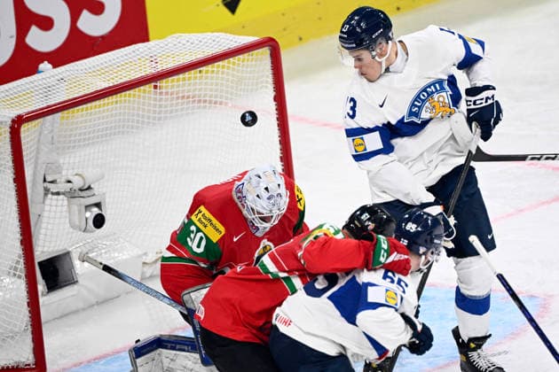LKS 20260516 Jesse Puljujärvi (R) of Finland scores the team s fourth goal past goalkeeper Adam Vay of Hungary during the 2026 IIHF Ice hockey, Eishockey World Championships preliminary round group A match between Hungary and Finland in Zurich on May 16, 2026. - RONI REKOMAA Zürich Switzerland 9hKpNgiyw-k  Copyright: xRonixRekomaax 9hKpNgiyw-k