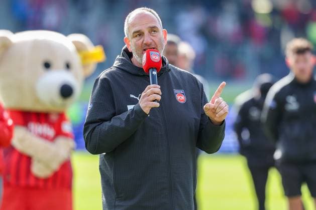 Head coach Frank Schmidt 1FC Heidenheim 1846 thanks the fans with a flaming speech despite relegation,, 1 FC Heidenheim vs 1 FSV Mainz 05, football, men, Bundesliga, DFL, season 2025 2026, 34 matchday, second round, 16 05 2026 DFB regulations prohibit any use of photographs as image sequences and or quasi video Heidenheim Baden Wuerttemberg Germany Copyright: xkolbert-press MartinxAgüerax