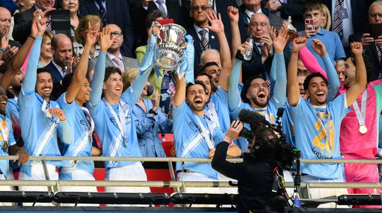 16 May 2026 - Chelsea v Manchester City - FA Cup Final - Wembley Stadium - London Chelsea v Manchester City - FA Cup Final - Wembley Stadium - London The Mancheter City team celebrate winning thr FA Cup. Picture : Mark Pain London England  Copyright: xMarkxPainx