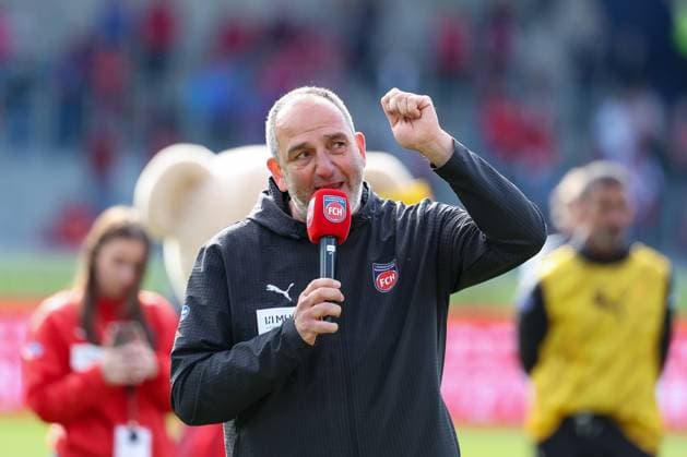 Head coach Frank Schmidt 1FC Heidenheim 1846 thanks the fans despite the relegation with a flaming speech,, 1 FC Heidenheim vs 1 FSV Mainz 05, Football, Men, Bundesliga, DFL, Season 2025 2026, 34 Matchday, Return Round, 16 05 2026 DFB regulations prohibit any use of photographs as image sequences and or quasi video Heidenheim Baden Wuerttemberg Germany Copyright: xkolbert-press MartinxAgüerax