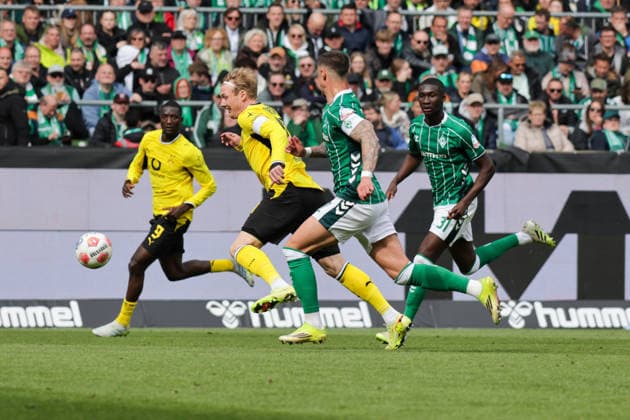 16 05 2026, xgrfx, Soccer 1 Bundesliga, SV Werder Bremen Borussia Dortmund v l Julian Brandt Borussia Dortmund , Marco Friedl Werder Bremen DFL DFB REGULATIONS PROHIBIT ANY USE OF PHOTOGRAPHS as IMAGE SEQUENCES and or QUASI VIDEO Bremen