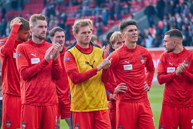 Disappointed Heidenheimer after the end of the match GER, 1 FC Heidenheimn vs FSV Mainz 05, Football, Men, 1 Bundesliga, Matchday 34, Season 2025 2026, 16 05 2026 DFL, DFB regulations prohibit any use of photographs as image sequences and or quasi video GER, 1 FC Heidenheimn vs FSV Mainz 05, Football, Men, 1 Bundesliga, Matchday 34, Season 2025 2026, 16 05 2026 Heidenheim Copyright: xEibner-Pressefoto GeraldxOelze-dexStoppanyx EP_ODS