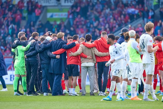 Disappointed Heidenheimer after the end of the match GER, 1 FC Heidenheimn vs FSV Mainz 05, Football, Men, 1 Bundesliga, Matchday 34, Season 2025 2026, 16 05 2026 DFL, DFB regulations prohibit any use of photographs as image sequences and or quasi video GER, 1 FC Heidenheimn vs FSV Mainz 05, Football, Men, 1 Bundesliga, Matchday 34, Season 2025 2026, 16 05 2026 Heidenheim Copyright: xEibner-Pressefoto GeraldxOelze-dexStoppanyx EP_ODS