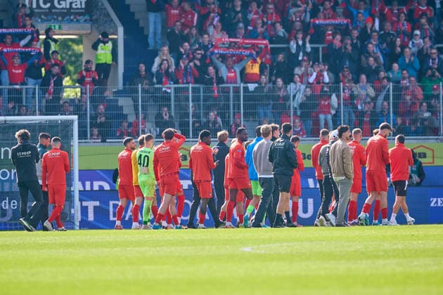 Disappointed Heidenheimer after the end of the match GER, 1 FC Heidenheimn vs FSV Mainz 05, Football, Men, 1 Bundesliga, Matchday 34, Season 2025 2026, 16 05 2026 DFL, DFB regulations prohibit any use of photographs as image sequences and or quasi video GER, 1 FC Heidenheimn vs FSV Mainz 05, Football, Men, 1 Bundesliga, Matchday 34, Season 2025 2026, 16 05 2026 Heidenheim Copyright: xEibner-Pressefoto GeraldxOelze-dexStoppanyx EP_ODS