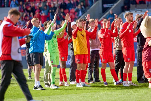 Disappointed Heidenheimer after the end of the match GER, 1 FC Heidenheimn vs FSV Mainz 05, Football, Men, 1 Bundesliga, Matchday 34, Season 2025 2026, 16 05 2026 DFL, DFB regulations prohibit any use of photographs as image sequences and or quasi video GER, 1 FC Heidenheimn vs FSV Mainz 05, Football, Men, 1 Bundesliga, Matchday 34, Season 2025 2026, 16 05 2026 Heidenheim Copyright: xEibner-Pressefoto GeraldxOelze-dexStoppanyx EP_ODS