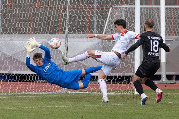 Tim Schnitzer FC Augsburg misses a huge chance, 4 meters in front of goal he lifts the ball over the goal against Felix Unger goalkeeper FC Memmingen , Kim Paschek 18 FC Augsburg II vs FC Memmingen, Matchday 34, Season 2025 2026