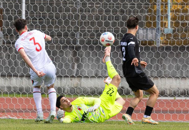 Acrobatic save by Noah George goalkeeper FC Augsburg II 22 against Noah Hill FC Memmingen , FC Augsburg II vs FC Memmingen, Matchday 34, Season 2025 2026