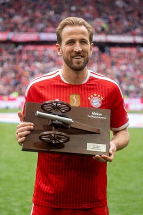 Harry Kane FC Bayern Muenchen, 09 with Torjaegerkanone, Torjubel, Jubel, Freude, Emotionen, Geste,, GER, FC Bayern Muenchen vs 1 FC Koeln, Fußball, 1 Bundesliga, 34 Spieltag, Spielzeit 2025 2026, 16 05 2026, DFL REGULATES PROHIBIT ANY USE OF PHOTOGRAPHS AS IMAGE SEQUENCES AND OR QUASI VIDEO, GER, FC Bayern Muenchen vs 1 FC Koeln, Football, 1 Bundesliga, Matchday 34, Season 2025 2026, 16 05 2026, Muenchen Copyright: xEibner-Pressefoto EdwardxCheungx EP_ECG