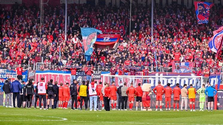 GER, 1 FBL, 1 FC Heidenheim vs 1 FSV Mainz 05 16 05 2026, Voith Arena, Heidenheim, GER, 1 FBL, 1 FC Heidenheim vs 1 FSV Mainz 05, in the picture despite relegation the Heidenheim players are celebrated by their fans in the fan block nordphotoxGmbHx xHafner nph00200