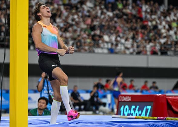 Wanda Diamond League 2026 - Shanghai Keqiao SHAOXING, CHINA - MAY 16: Armand Mondo Duplantis of Sweden celebrates his victory and meeting record in the men s pole vault final during the Yangtze River Delta Athletics Diamond Gala, the Shanghai Keqiao leg and opening meeting of the 2026 Wanda Diamond League circuit, at the China Textile City Sports Center in Keqiao, Shaoxing, Zhejiang province, China, on May 16, 2026. Artur Widak Anadolu Zhejiang China. Editorial use only. Please get in touch for any other usage.  Copyright: x2026xAnadoluxArturxWidakx