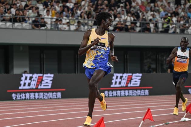 Wanda Diamond League 2026 - Shanghai Keqiao SHAOXING, CHINA - MAY 16: Mohamed Abdilaahi of Germany controls the pace and looks back over his shoulder during the last 150m of the men s 3000m race, which he won in a world-leading time (WL) and national record of 7:25.77 during the Yangtze River Delta Athletics Diamond Gala, the Shanghai Keqiao leg and opening meeting of the 2026 Wanda Diamond League circuit, at the China Textile City Sports Center in Keqiao, Shaoxing, Zhejiang province, China, on May 16, 2026. Artur Widak Anadolu Zhejiang China. Editorial use only. Please get in touch for any other usage.  Copyright: x2026xAnadoluxArturxWidakx