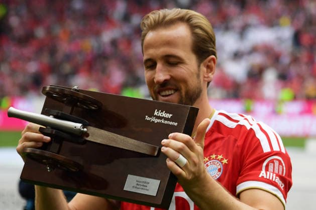 16 05 2026, xemx, Soccer 1 Bundesliga, FC Harry Kane FC Bayern Muenchen with the goal scorer crown of the Kicker DFL DFB REGULATIONS PROHIBIT ANY USE OF PHOTOGRAPHS as IMAGE SEQUENCES and or QUASI VIDEO Muenchen