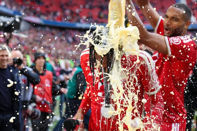 Beer shower Michael Olise FC Bayern Muenchen, 17 at the championship celebration of FC Bayern Muenchen, with Jonathan Tah FC Bayern Muenchen, 04 , GER, FC Bayern Muenchen vs 1 FC Koeln, Football, Bundesliga, Matchday 34, Season 2025 2026, 16 05 2026, DFL DFB REGULATIONS PROHIBIT ANY USE OF PHOTOGRAPHS as IMAGE SEQUENCES and or QUASI VIDEO, GER, FC Bayern Muenchen vs 1 FC Koeln, Football, Bundesliga, Matchday 34, Season 2025 2026, 16 05 2026 Muenchen Copyright: xEibner-Pressefoto JennixMaulx EP_JML