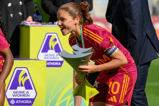 Manuela Giugliano of AS Roma holds the trophy as she celebrates with team mates the victory of the championship at the end of the women s Serie A 2025 2026 football match between AS Roma and Genoa CFC at Tre Fontane stadium in Rome (Italy), May 16, 2026. andreaxstaccioli