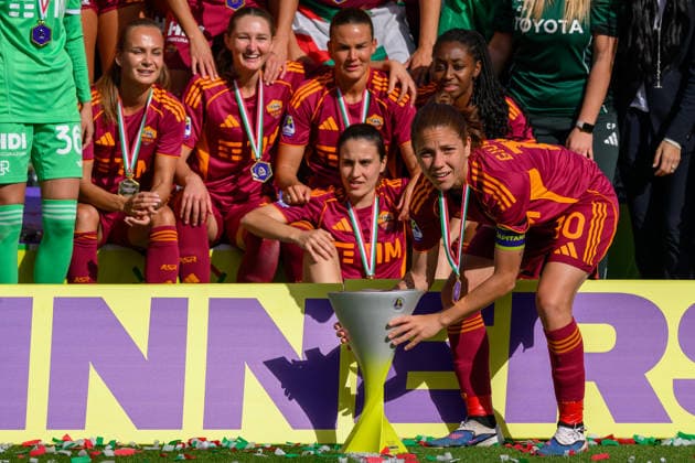 Manuela Giugliano of AS Roma holds the trophy as she celebrates with team mates the victory of the championship at the end of the women s Serie A 2025 2026 football match between AS Roma and Genoa CFC at Tre Fontane stadium in Rome (Italy), May 16, 2026. andreaxstaccioli
